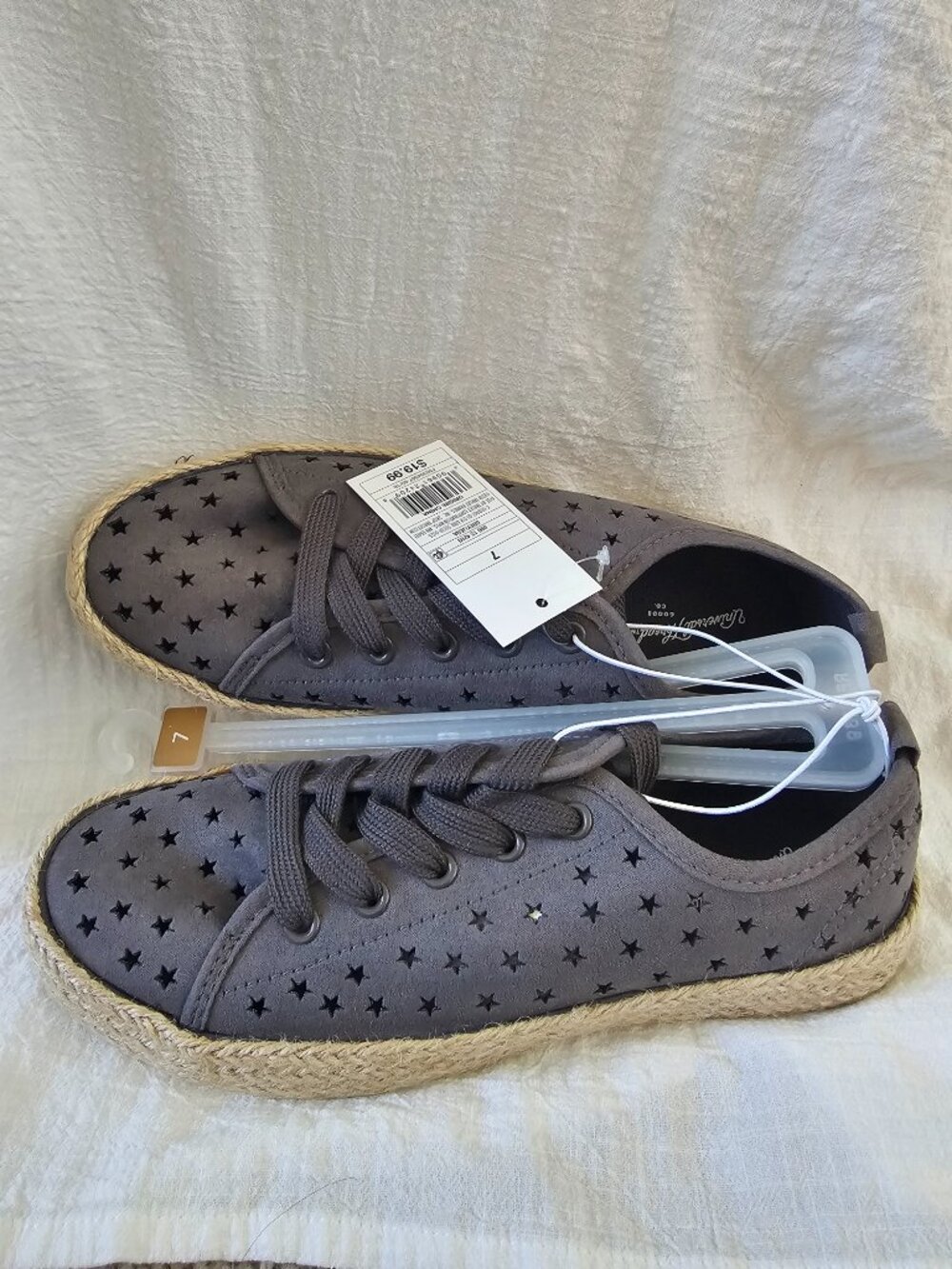 Universal Thread Jena Airy Stars Sneakers NEW GRAY Size 7
